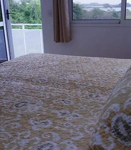 Secluded And Private Ocean And Mountain View Villa Very Close To Town Guest house
