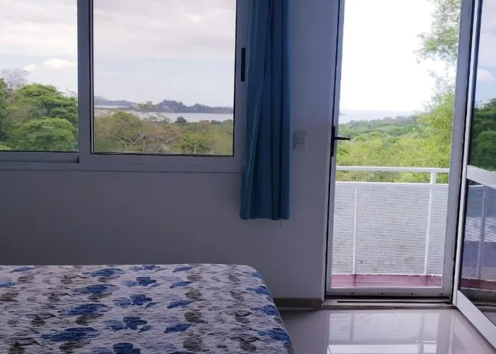Secluded And Private Ocean And Mountain View Villa Very Close To Town Guest house *