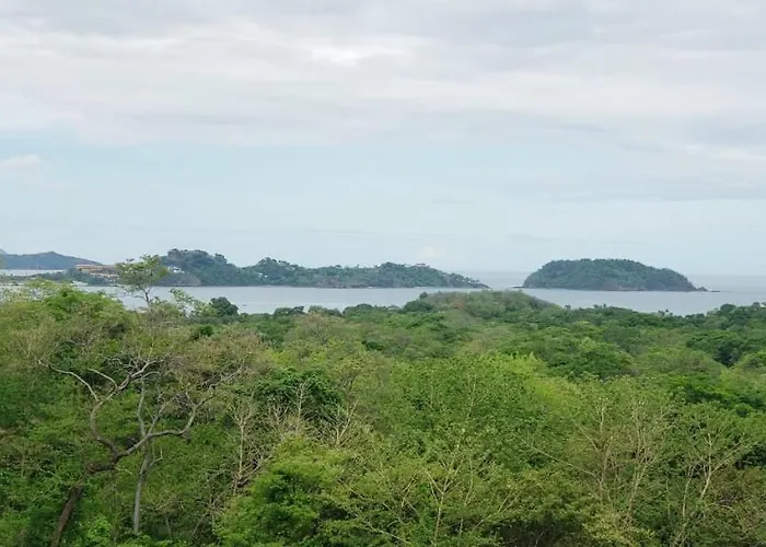 Secluded And Private Ocean And Mountain View Villa Very Close To Town Guest house