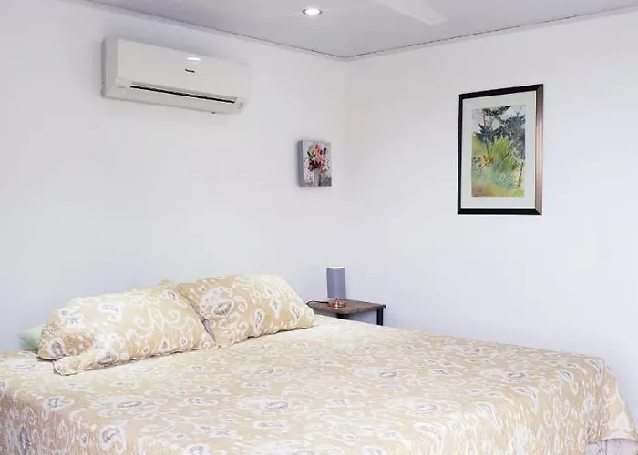 Guest house Secluded And Private Ocean And Mountain View Villa Very Close To Town